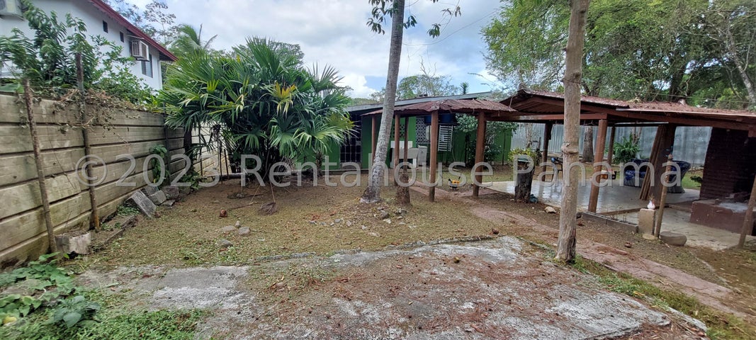 Residential Land with House in Pedregal!